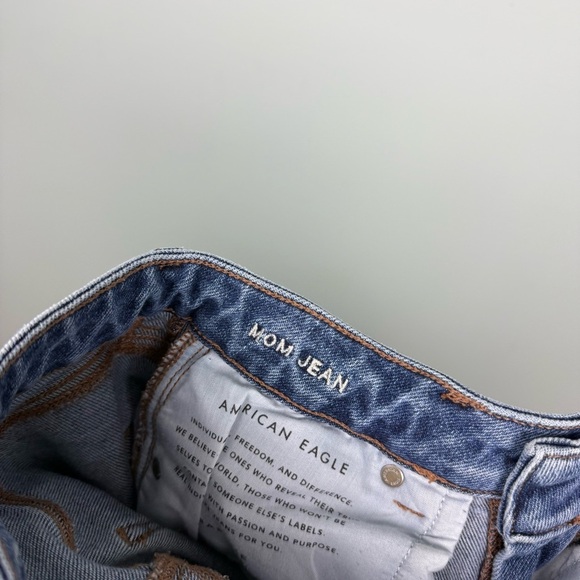 American Eagle Mom Jeans Distressed Size 0 - Picture 8 of 9